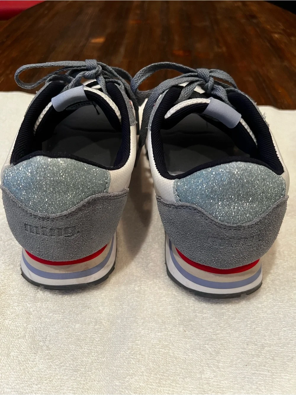 Super cute women’s sneaker by mtng in size 5